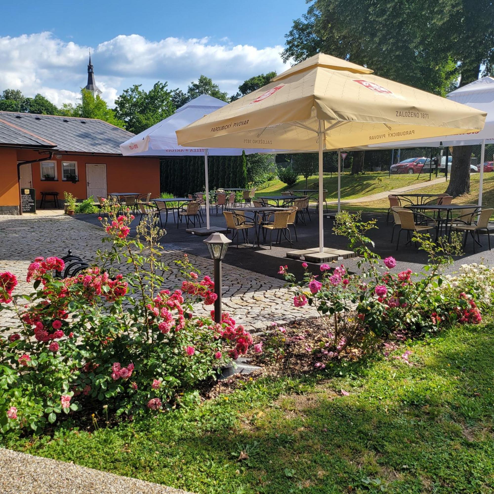 Kavarna A Penzion Reichl Králíky Exterior foto