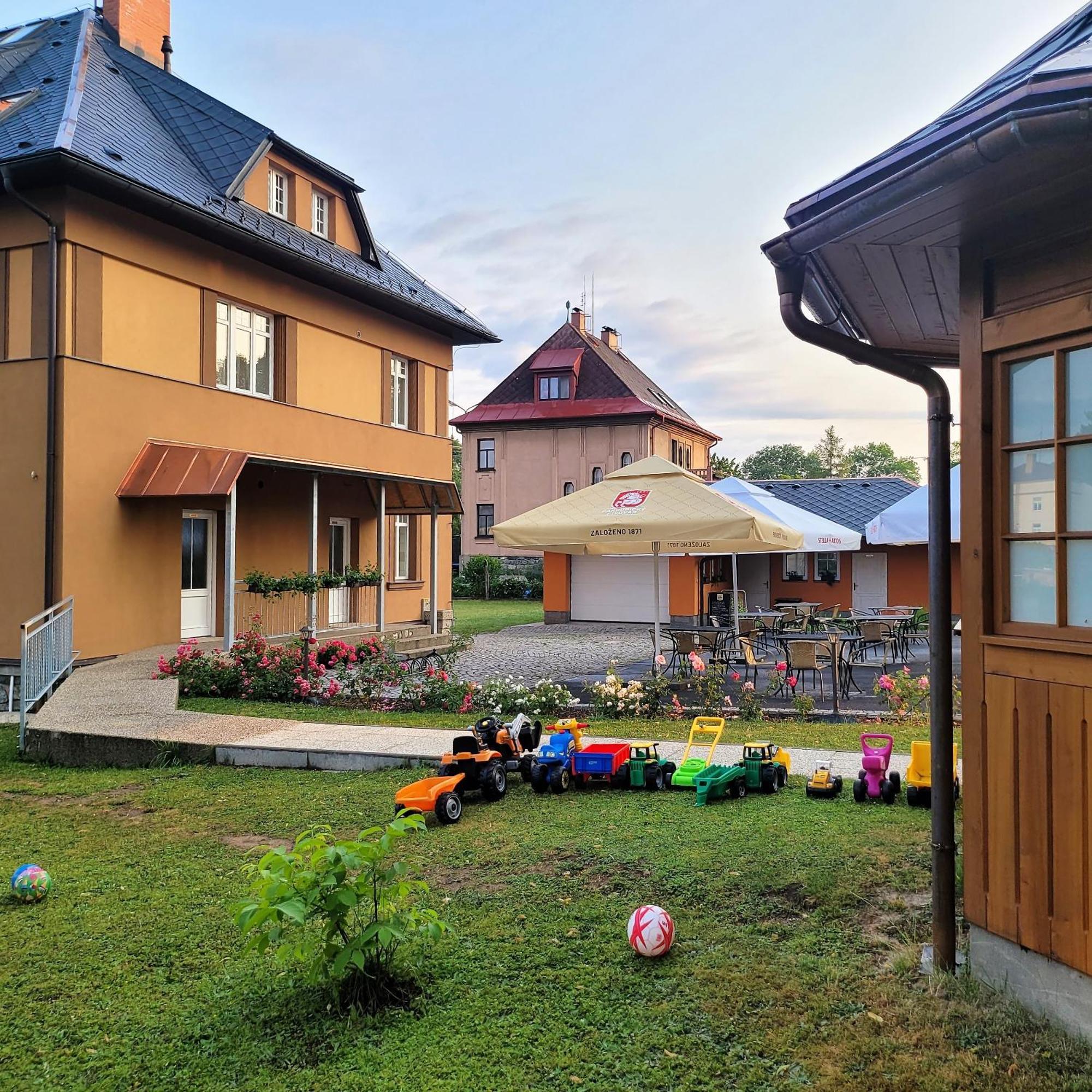 Kavarna A Penzion Reichl Králíky Exterior foto