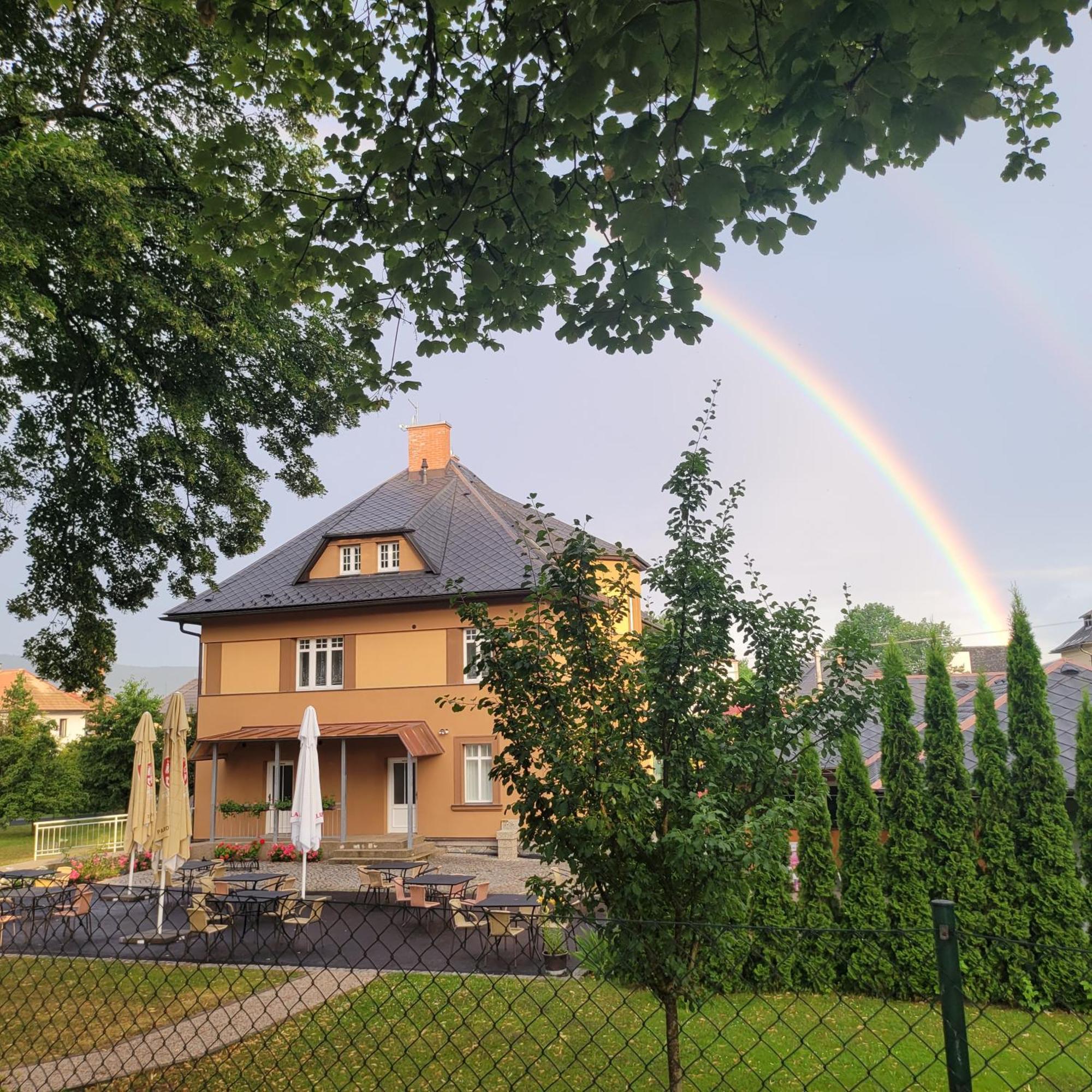Kavarna A Penzion Reichl Králíky Exterior foto